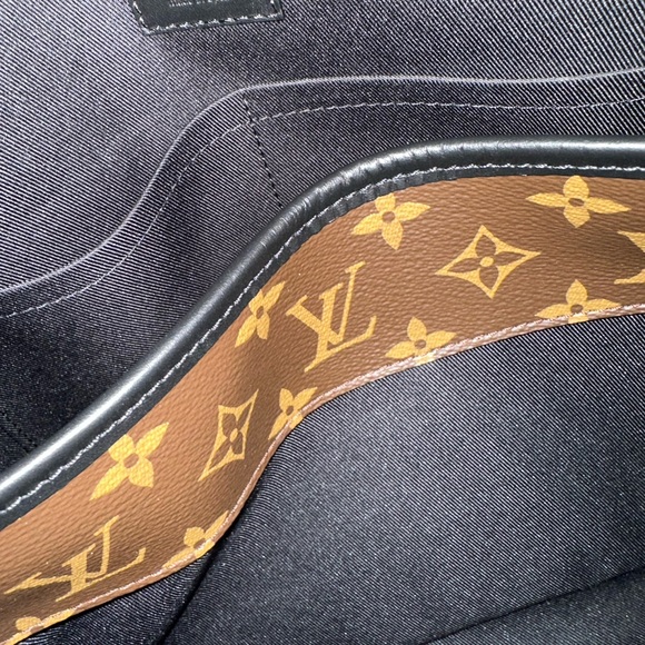 Louis Vuitton Monogram Magnetic Messenger Bag Canvas Crossbody - Picture 11 of 13